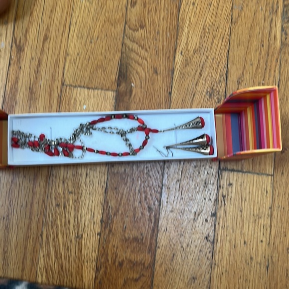 EVINE LIVE 925 silver/red stone necklace and dangle  earrings set w/box - Picture 9 of 9